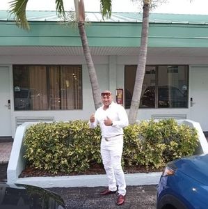 Meet your Posher, Luis